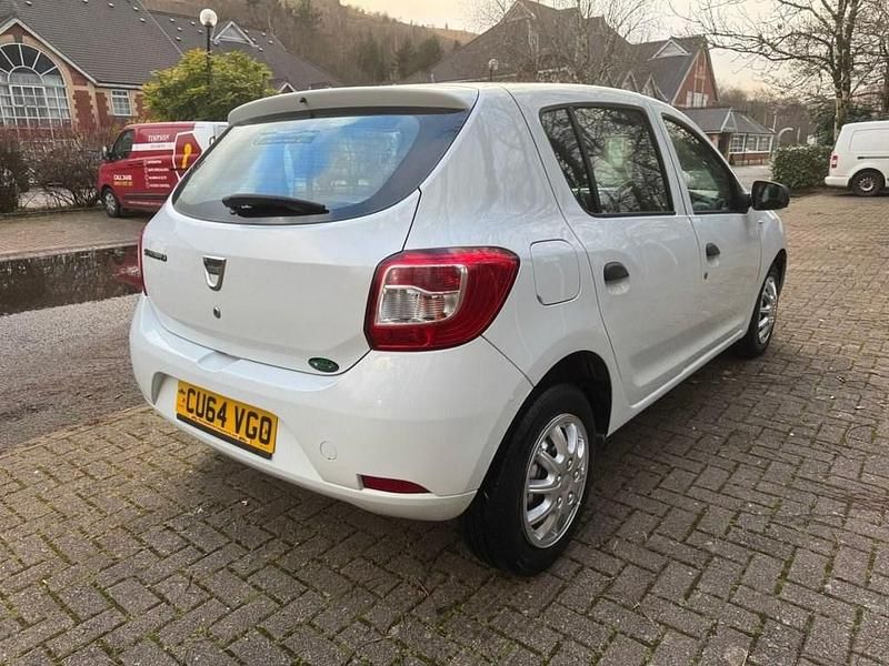 Used Dacia Sandero Acces 75 HP (55 kW) 2014 White Hatchback