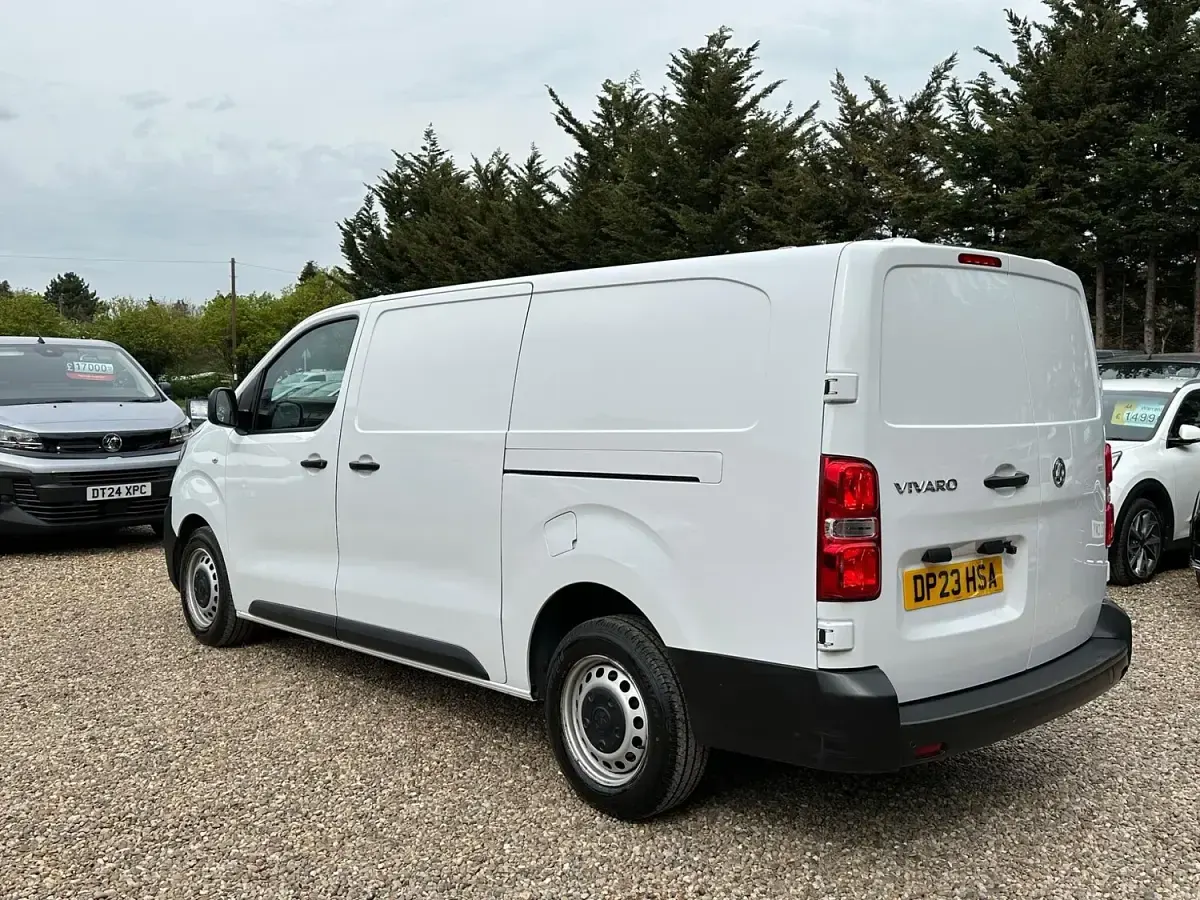 Used Vauxhall Vivaro S 100 HP (73 kW) 2023 White MPV