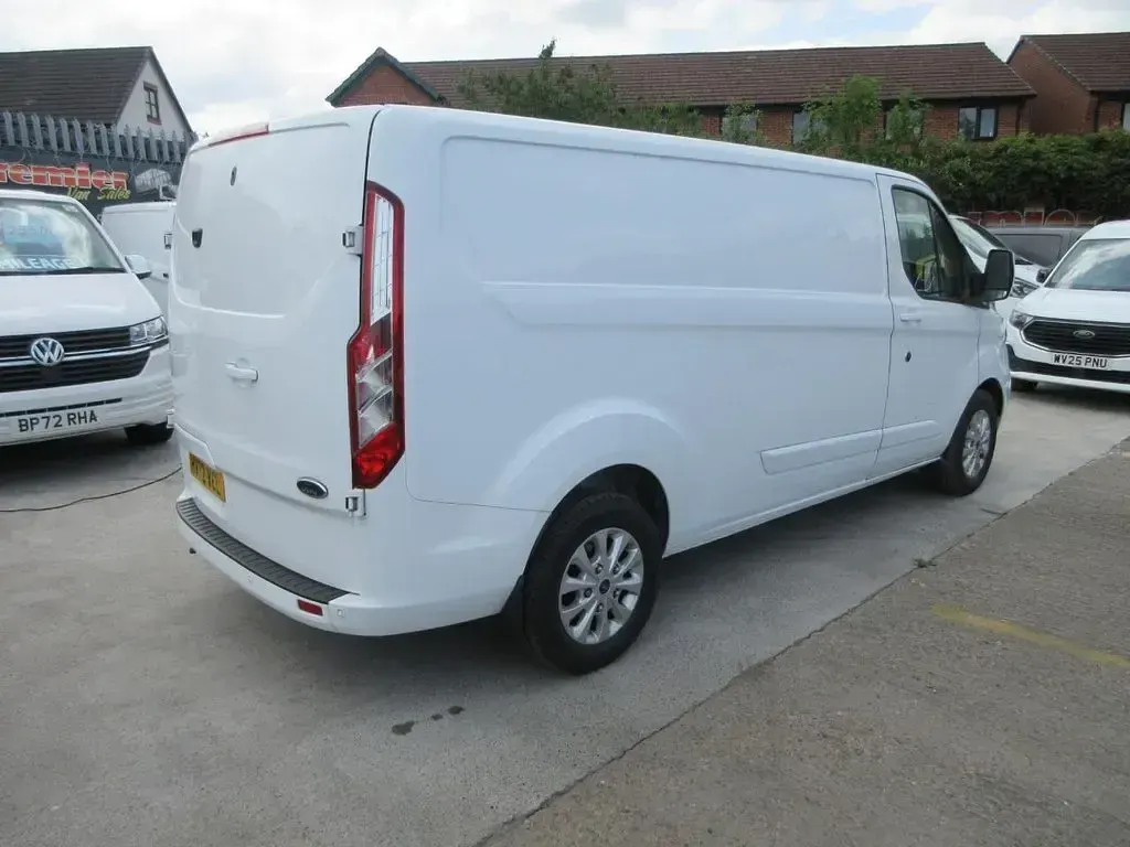 Used Ford Transit Custom Limited 130 HP (95 kW) 2022 White Van