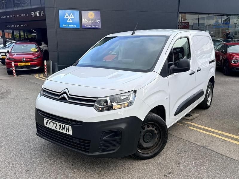 Used Citroën Berlingo 99 HP (72 kW) 2022 White MPV