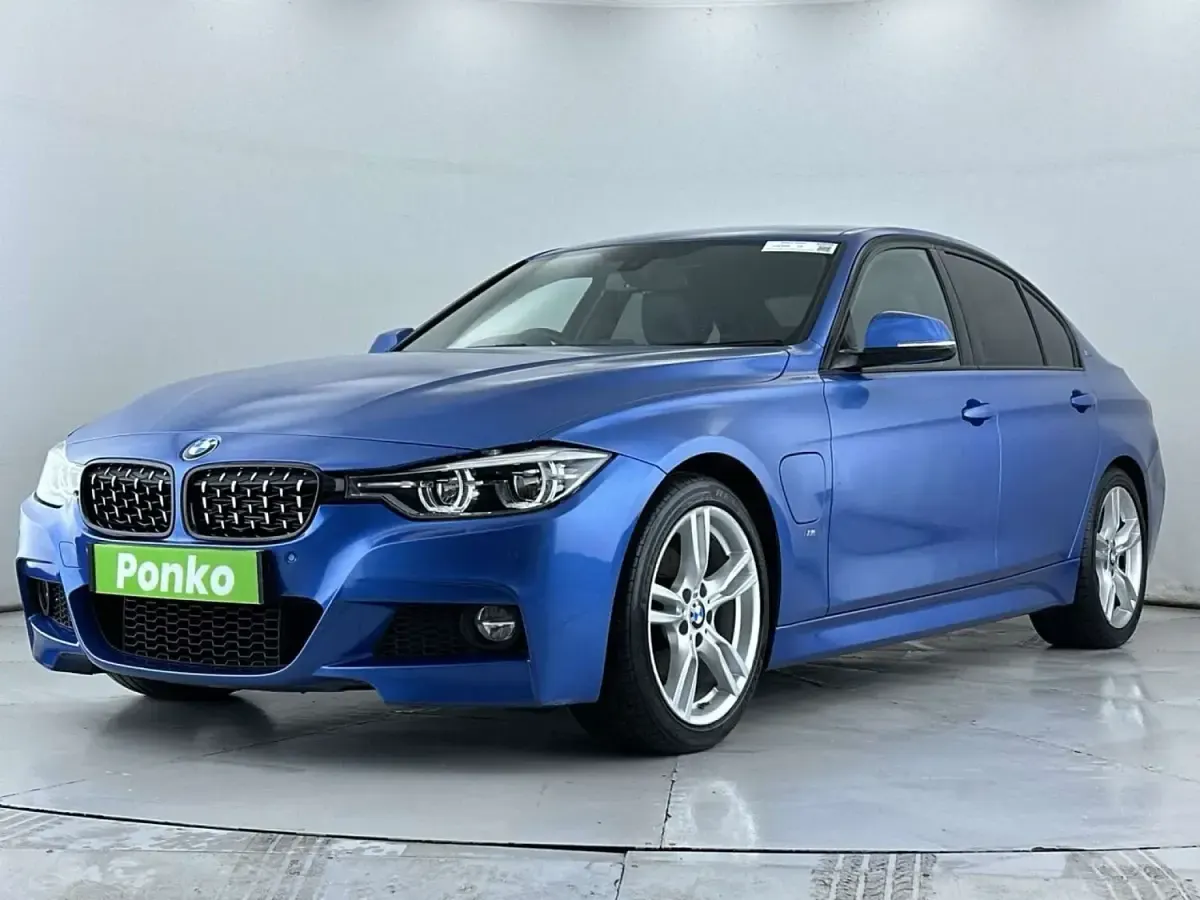 Begagnad BMW 330e M Sport 2016 Blå Sedan