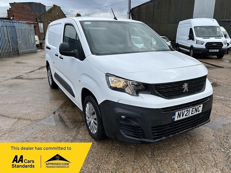 White Used 2021 Peugeot Partner MPV | £7,995 (Good price) - Image 1/4