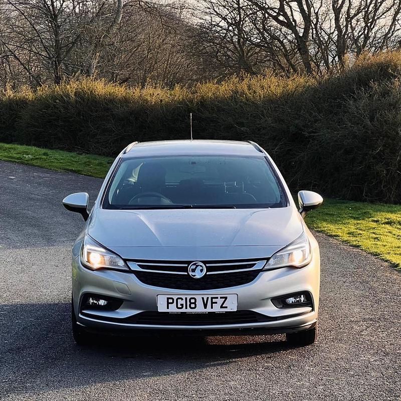 Używany Vauxhall Astra 110 KM (80 kW) 2024 Srebrny