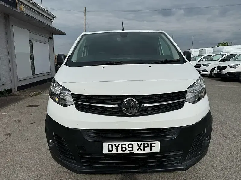 Used Vauxhall Vivaro 100 HP (73 kW) 2019 White MPV