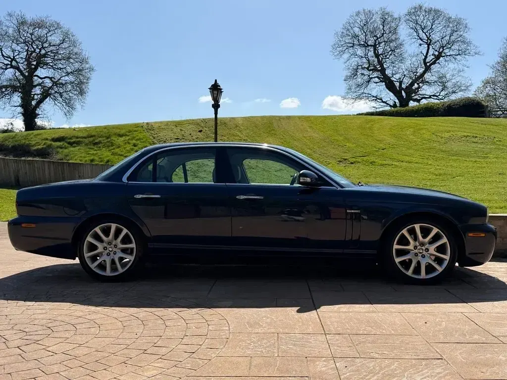 Used Jaguar XJ Sovereign 240 HP (176 kW) 2009 Blue Sedan