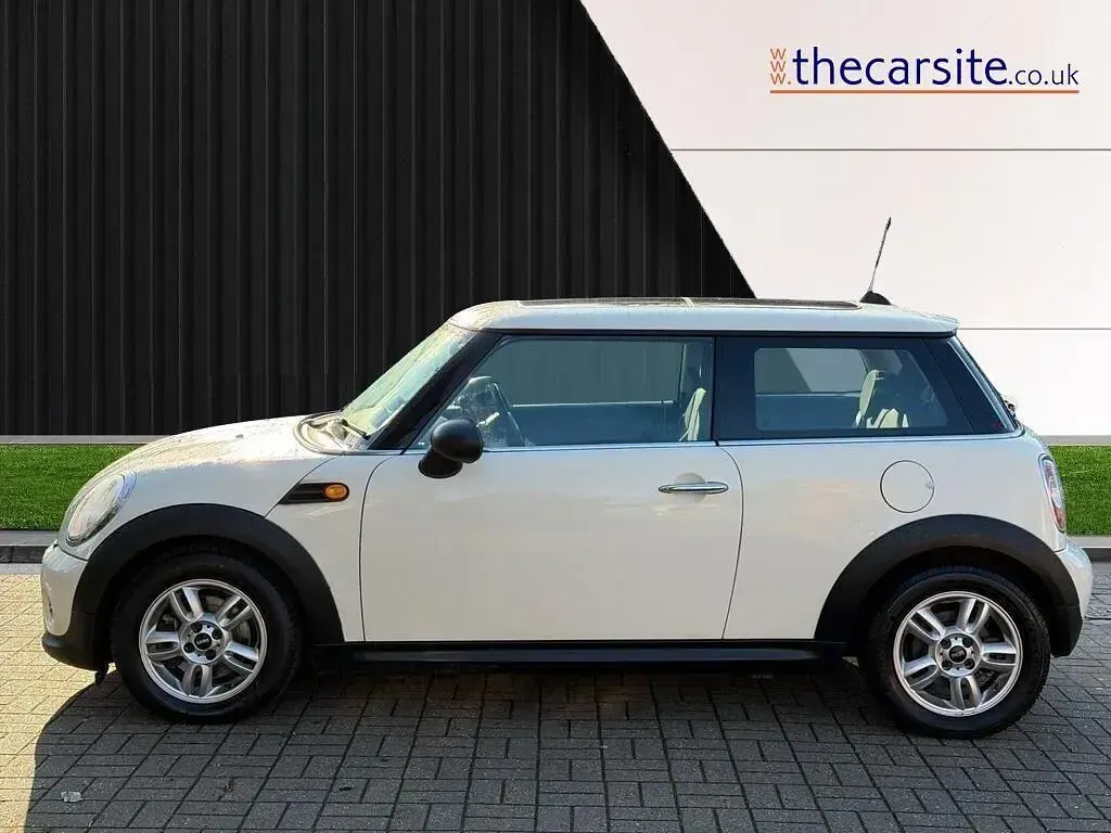Used Mini ONE Hatch 98 HP (72 kW) 2011 White Hatchback
