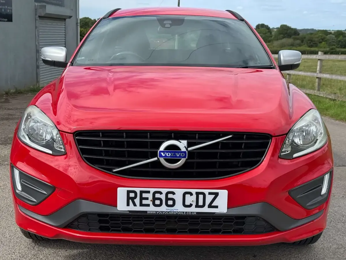 Used Volvo XC60 R-Design 190 HP (139 kW) 2017 Red SUV