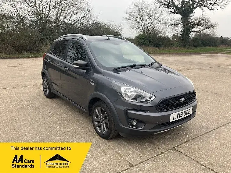Usado Ford Ka Plus Active 85 HP (62 kW) 2019 Cinzento Citadino