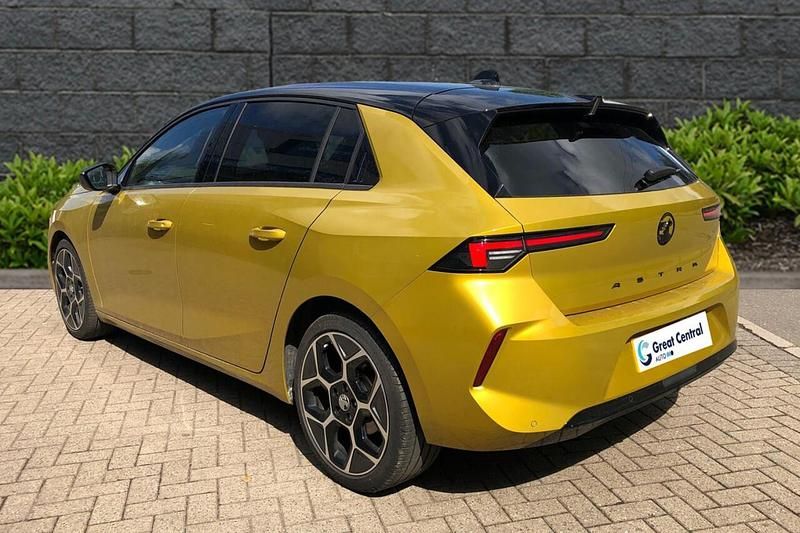 Used Vauxhall Astra Ultimate 130 HP (95 kW) 2024 Yellow Hatchback