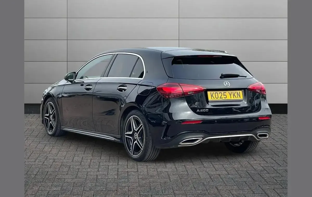 Begagnad Mercedes A200 Executive 161 HK (118 kW) 2025 Svart Halvkombi