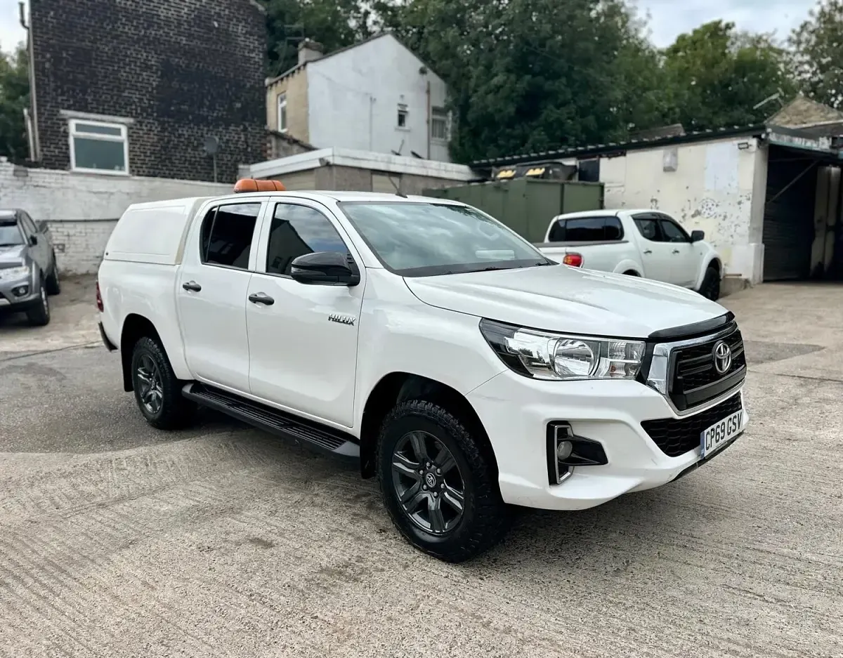 Used Toyota HiLux Active 150 HP (110 kW) 2020 White Pickup