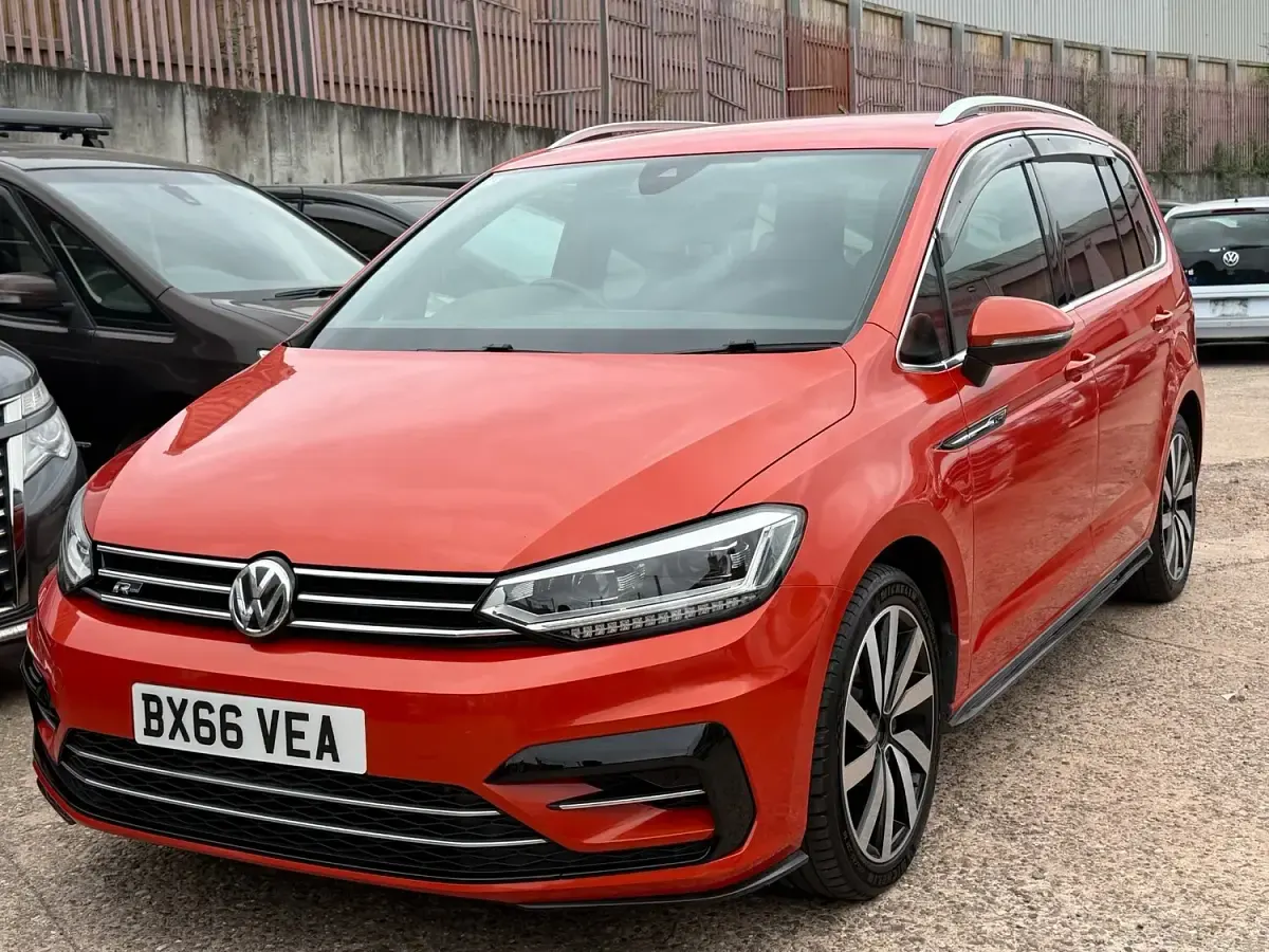 Used VW Touran R-line 150 HP (110 kW) 2016 Orange MPV