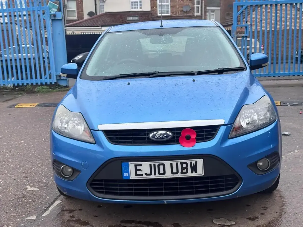 Usado Ford Focus Zetec 2010 Azul Utilitario