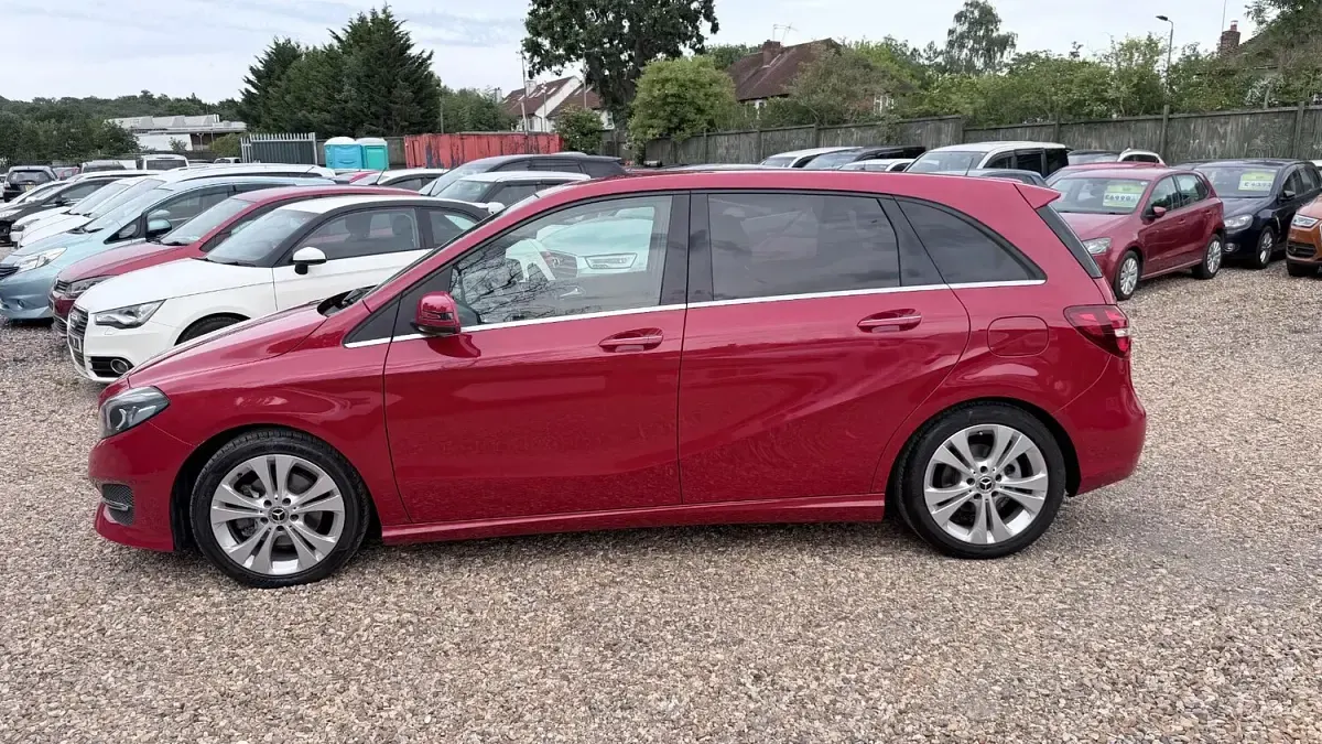 Used Mercedes B180 2018 Red Hatchback