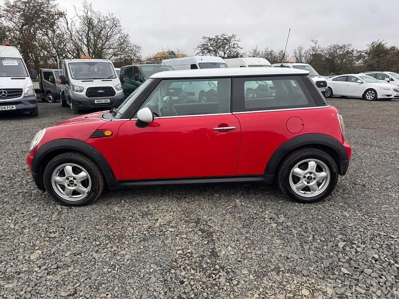 Begagnad Mini Cooper Hatch 2009 Röd Halvkombi