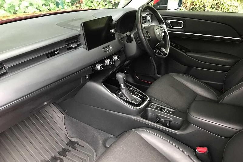 Used Honda HR-V Advance 131 HP (96 kW) 2022 Premium crystal red SUV