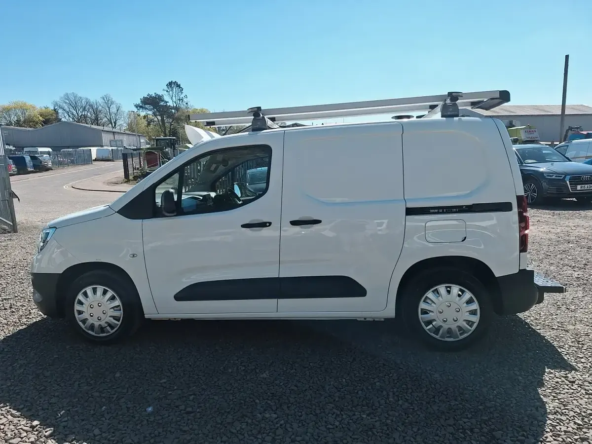 Used Vauxhall Combo Edition 2019 White Sedan