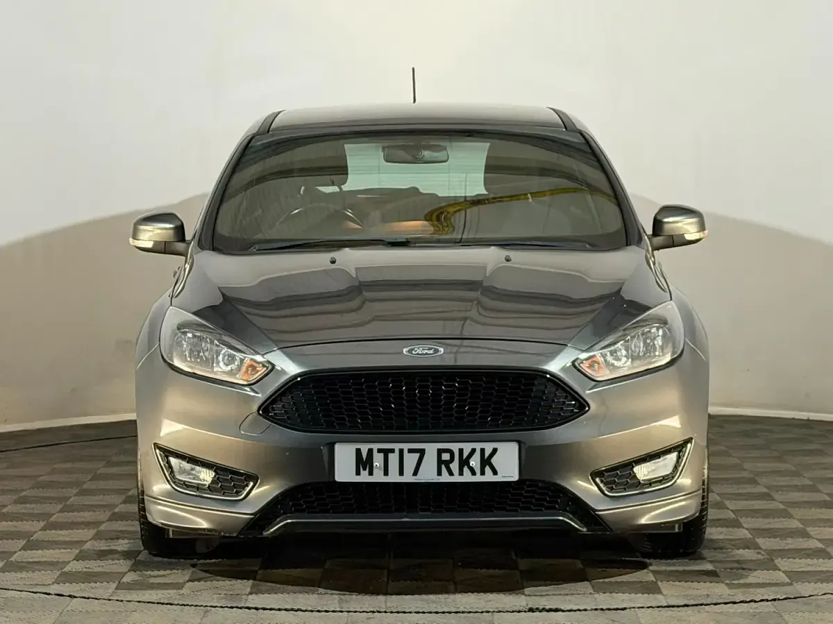Used Ford Focus ST-Line 120 HP (88 kW) 2017 Grey Hatchback