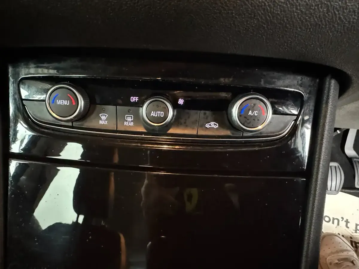 Used Vauxhall Grandland X Sport 130 HP (95 kW) 2018 Black SUV