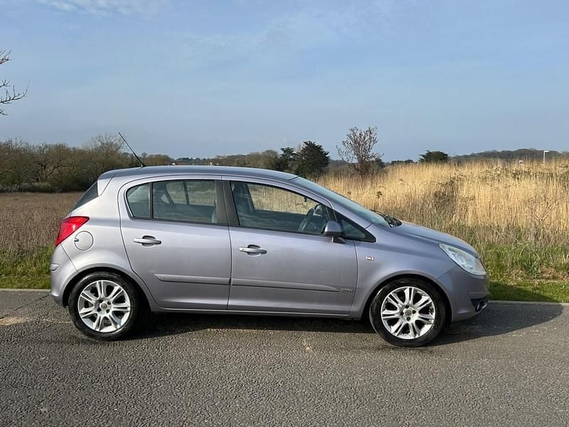 Used Vauxhall Corsa Design Edition 90 HP (66 kW) 2007 Blue Hatchback