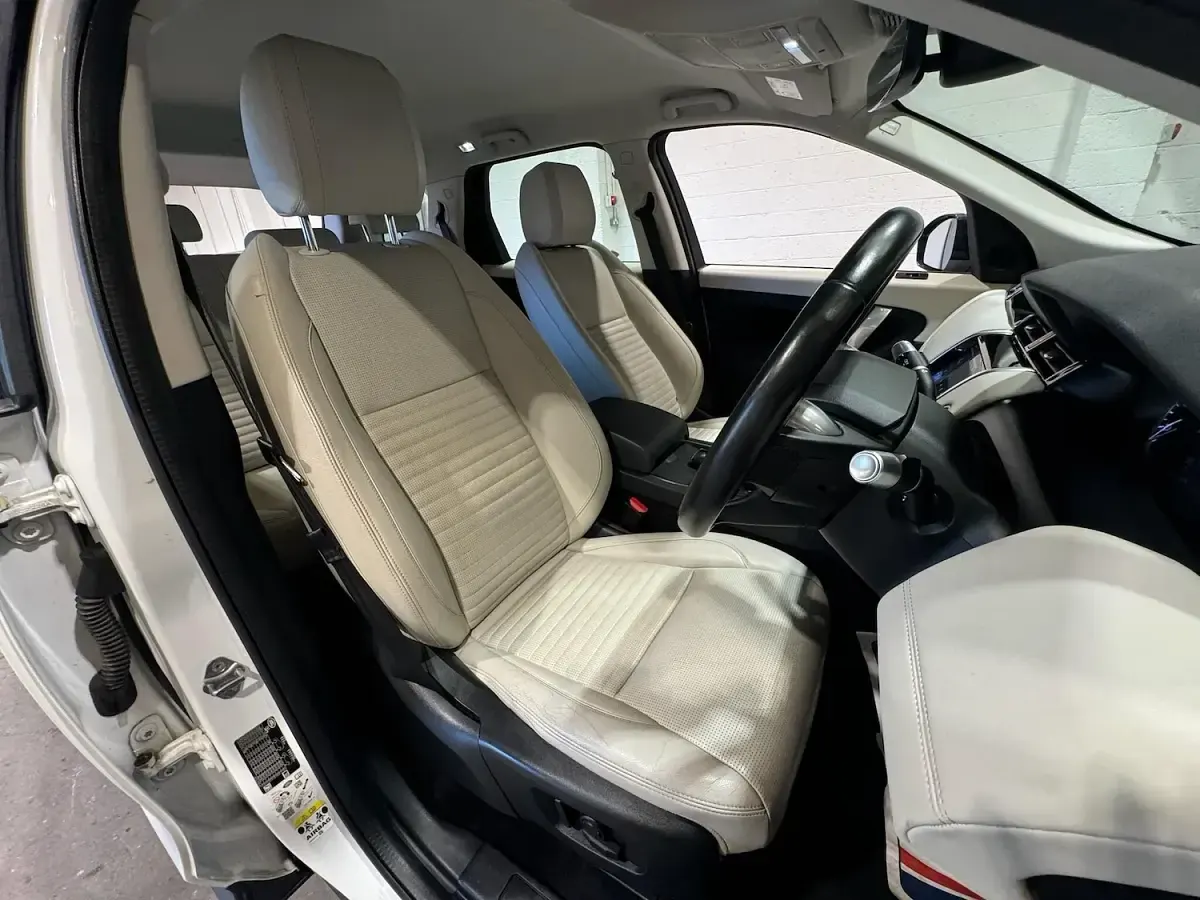 Used Land Rover Discovery 5 S 2019 White SUV