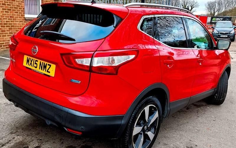 Used Nissan Qashqai N-TEC 110 HP (80 kW) 2015 Red SUV