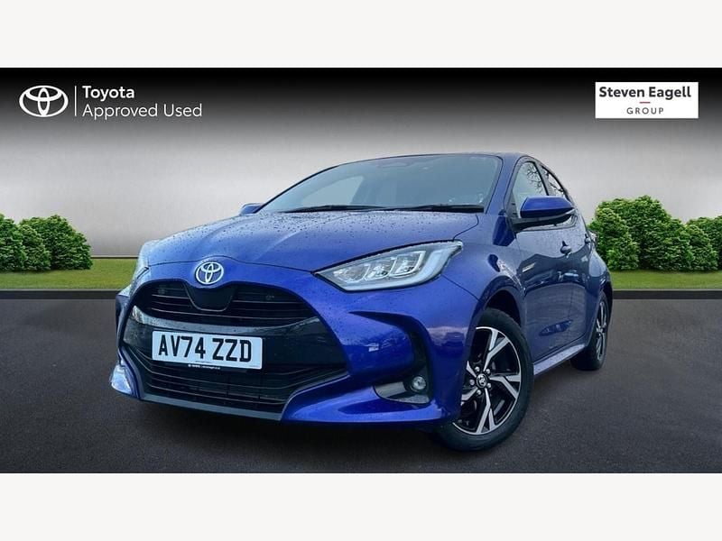 Used Toyota Yaris Hybrid Design 2024 Blue Hatchback