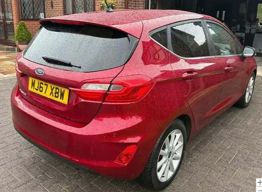 Begagnad Ford Fiesta Titanium 2017 Röd Halvkombi
