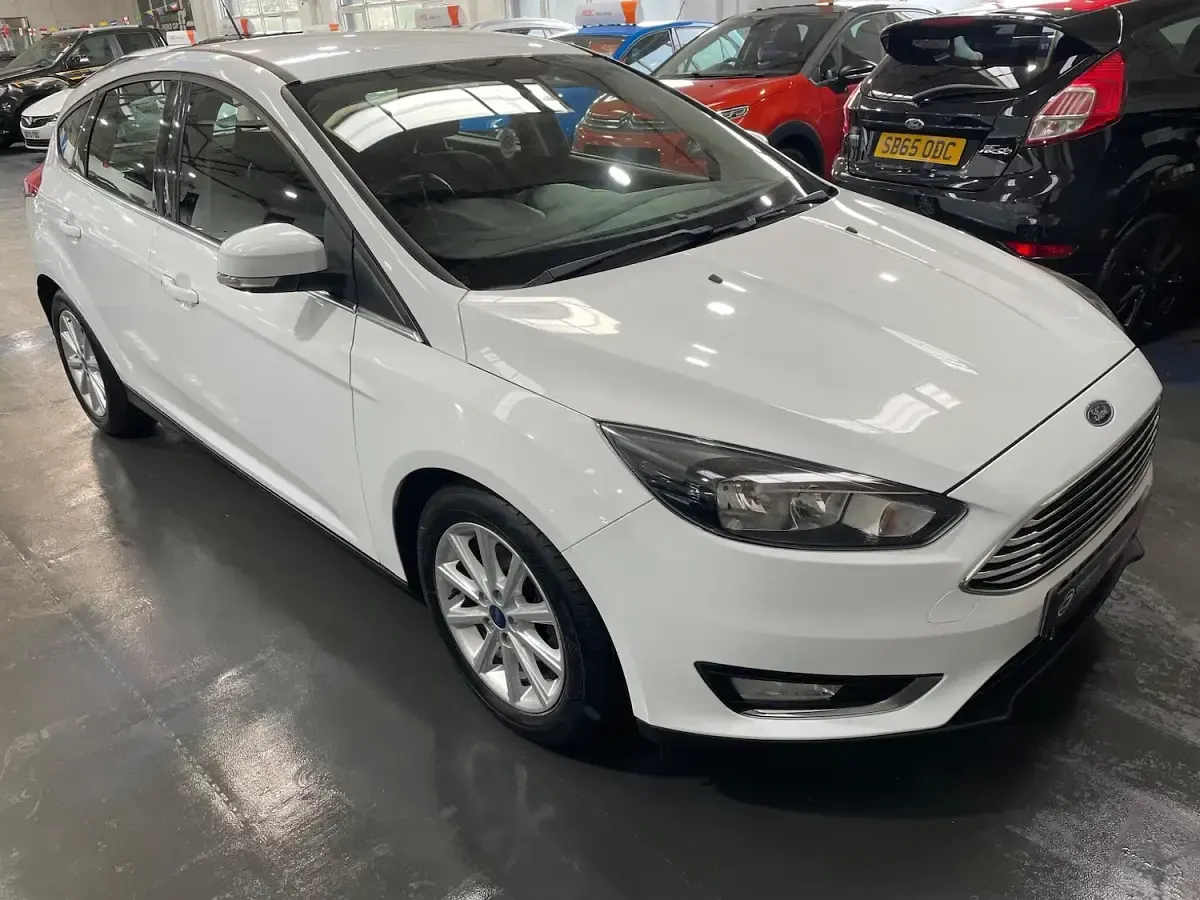 Used Ford Focus Titanium 125 HP (91 kW) 2015 White Hatchback