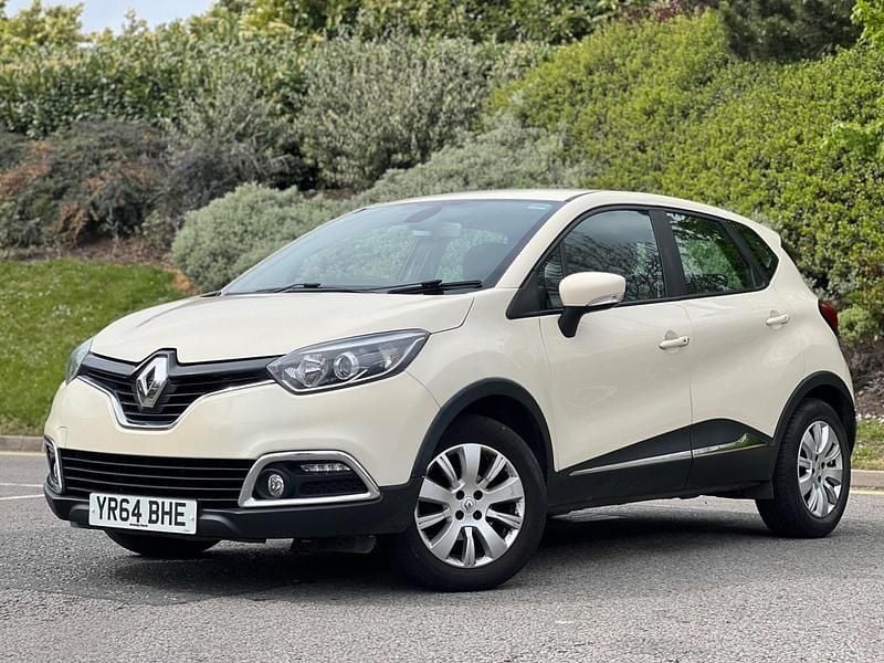 Used Renault Captur Expression+ 90 HP (66 kW) 2014 Cream SUV