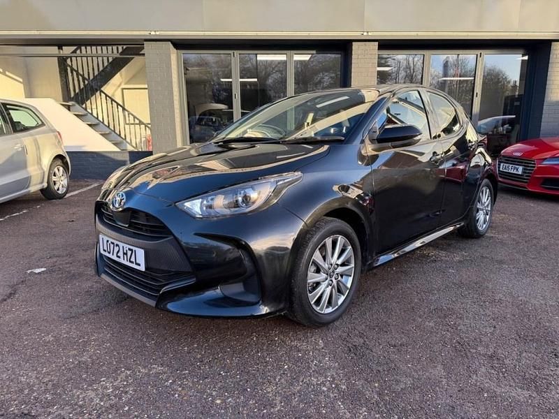 Black Used 2022 Toyota Yaris Hybrid Play Hatchback | £16,990 (Good price) - Image 1/4