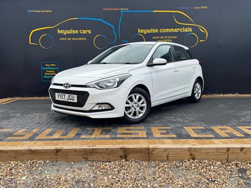 White Used 2017 Hyundai i20 SE Hatchback | £7,690 (Fair price) - Image 1/4