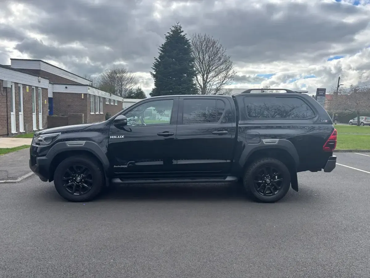 Used Toyota HiLux 201 HP (147 kW) 2022 Black Pickup