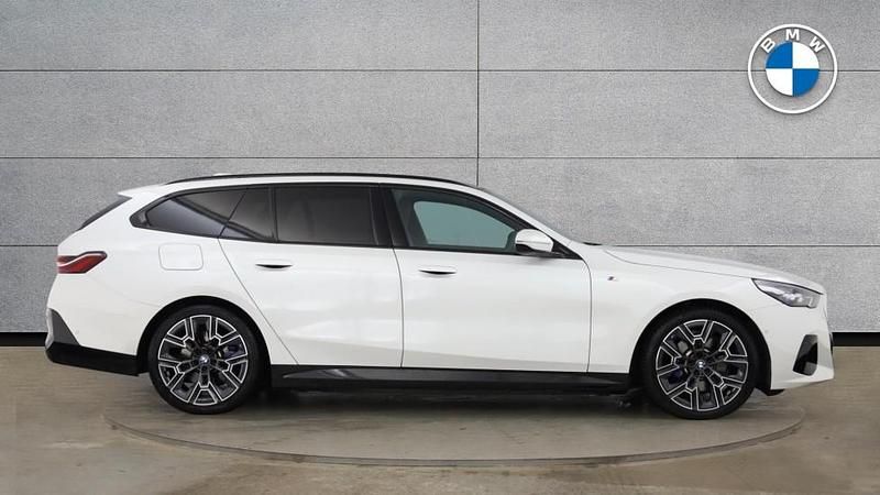 Used BMW 530e M Sport 295 HP (216 kW) 2025 White Estate