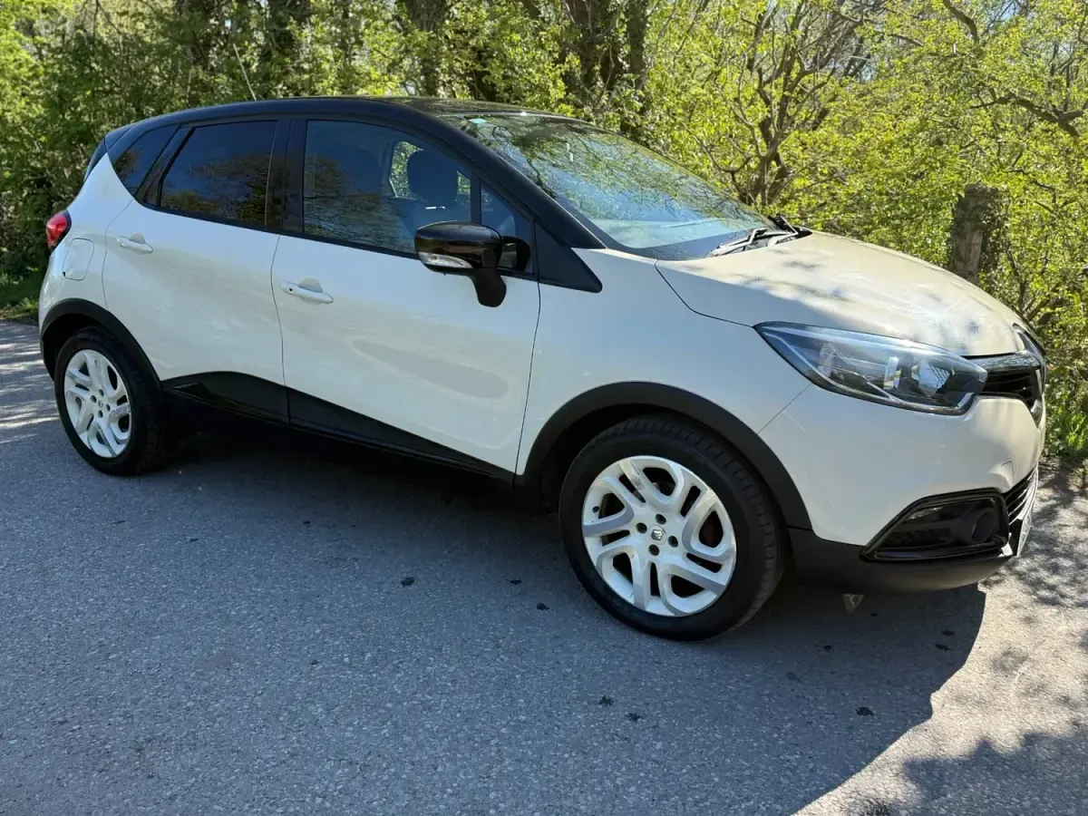 Used Renault Captur Dynamique 90 HP (66 kW) 2013 Cream SUV