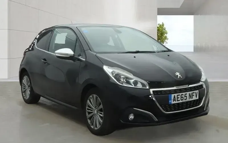 Used Peugeot 208 Allure 75 HP (55 kW) 2015 Hatchback