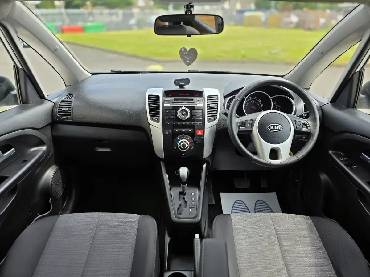 Used Kia Venga 125 HP (91 kW) 2011 White Hatchback