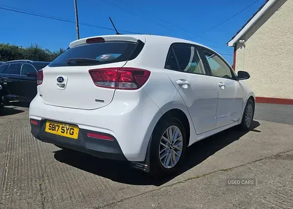 Used Kia Rio 2017 White Hatchback