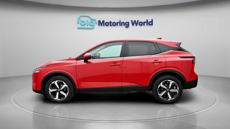 Used Nissan Qashqai N-Connecta 140 HP (102 kW) 2022 Red SUV