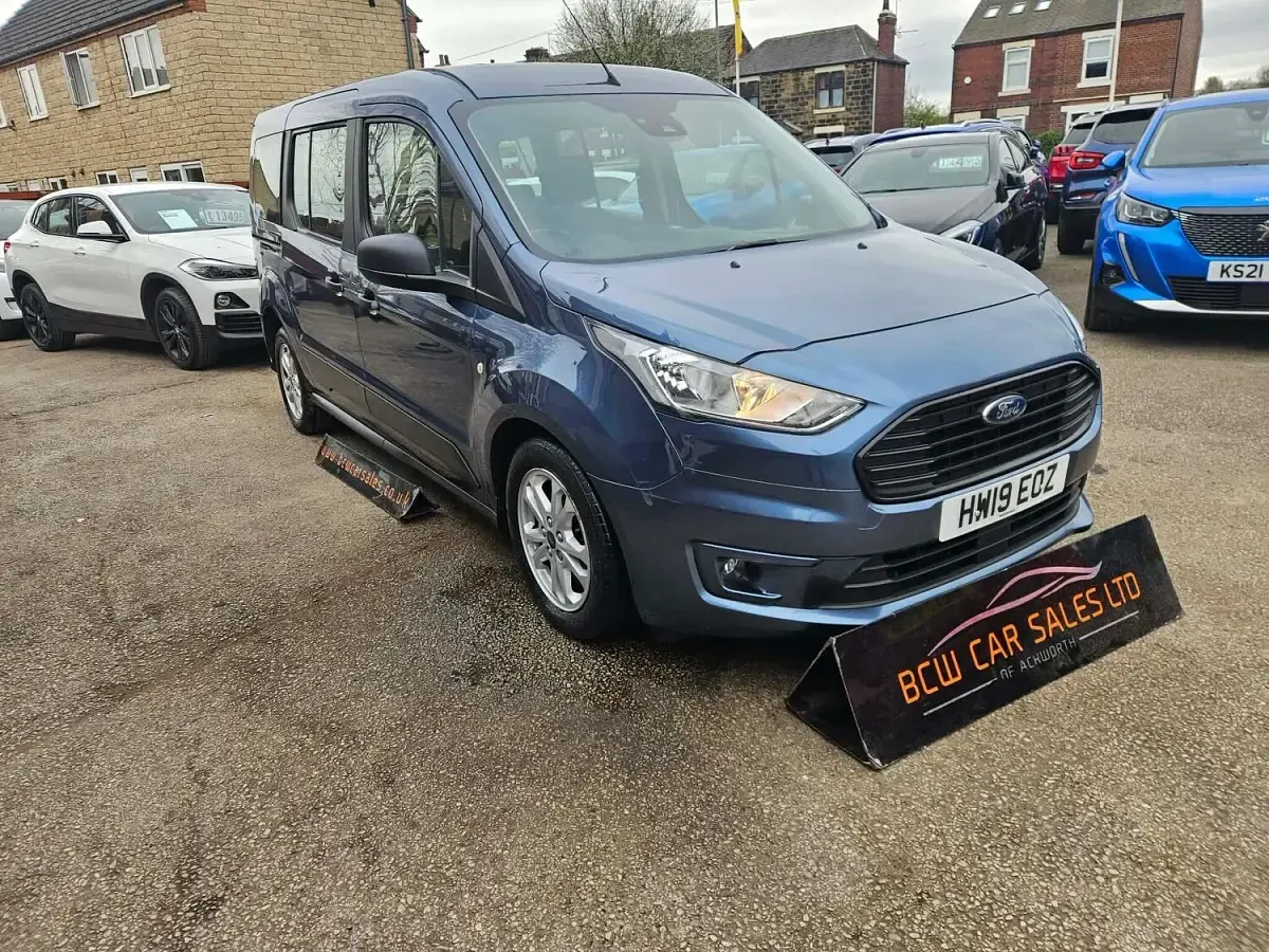 Used Ford Grand Tourneo Connect Zetec 120 HP (88 kW) 2019 Blue MPV