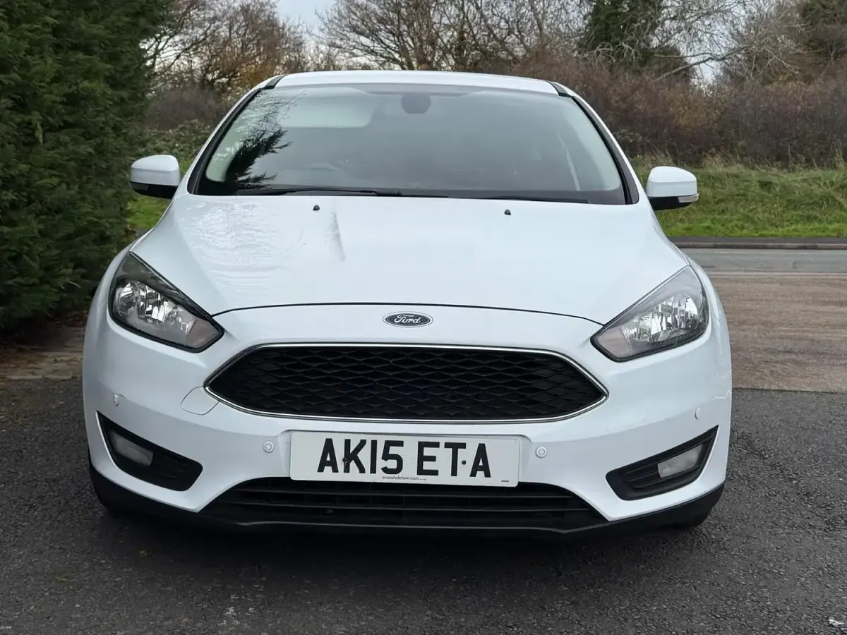 Used Ford Focus Zetec 2015 White Hatchback