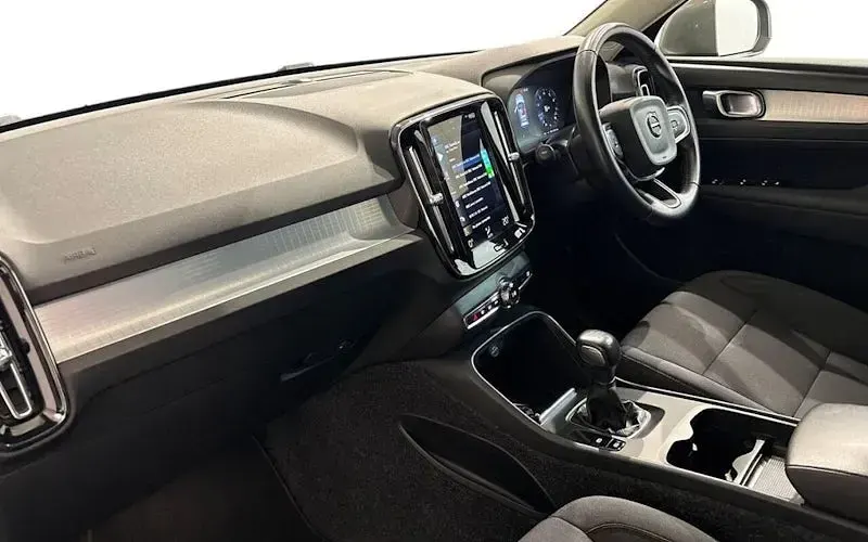 Used Volvo XC40 Momentum 163 HP (119 kW) 2020 Grey SUV