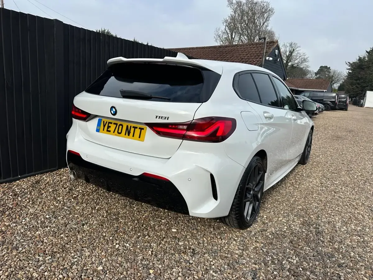 Usado BMW 118 M Sport 2023 Branco Citadino
