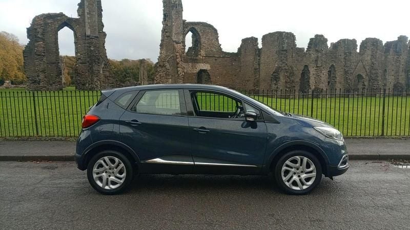 Used Renault Captur Dynamique 90 HP (66 kW) 2017 Blue SUV
