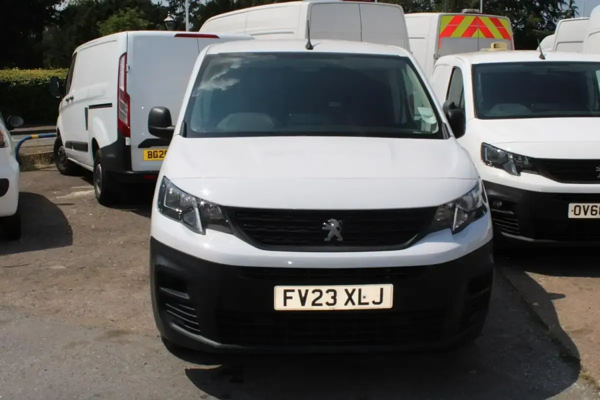 Used Peugeot Partner Premium 102 HP (75 kW) 2023 White MPV