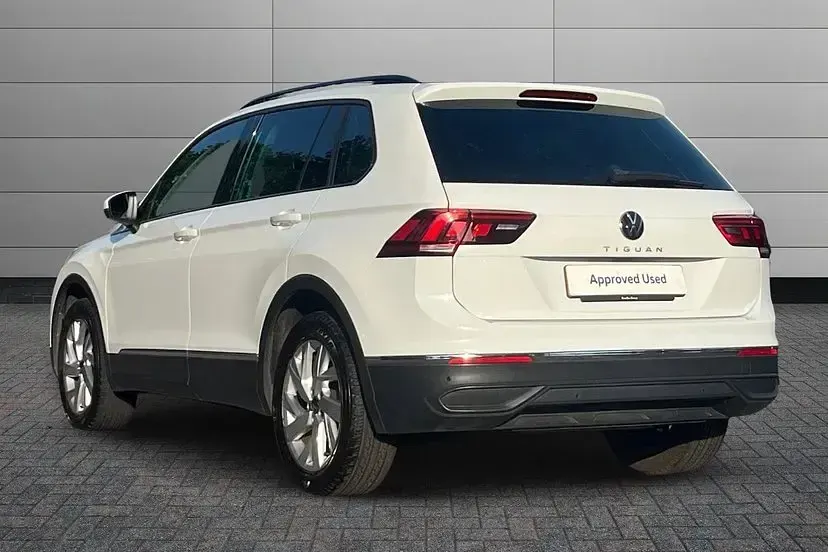 Used VW Tiguan Life 130 HP (95 kW) 2022 Pure white SUV