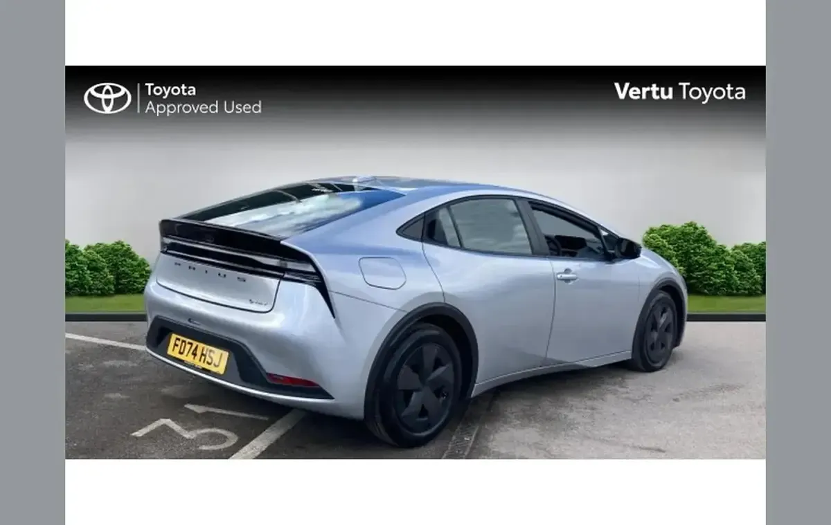 Used Toyota Prius Design 223 HP (164 kW) 2024 Silver Hatchback
