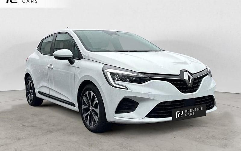 Used Renault Clio V Iconic 90 HP (66 kW) 2022 White Hatchback