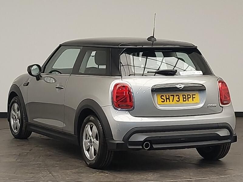 Usado Mini Cooper Classic 136 CV (100 kW) 2023 Plateado Utilitario