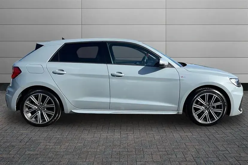 Usado Audi A1 S-Line 110 CV (80 kW) 2023 Gris SUV
